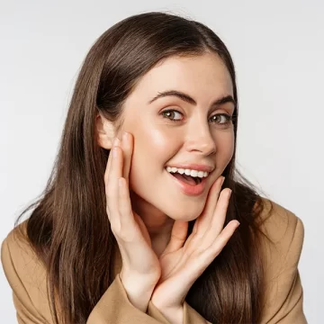 The Complete Guide to Teeth Whitening: Options, Benefits & Safety Tips